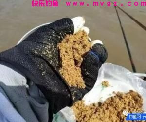 打窝，是打的集中好还是分散好？
