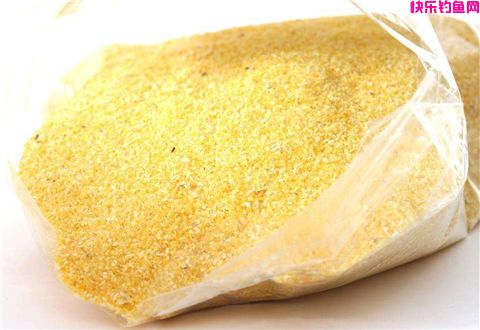 天然谷物做饵料，打窝诱钓两不误