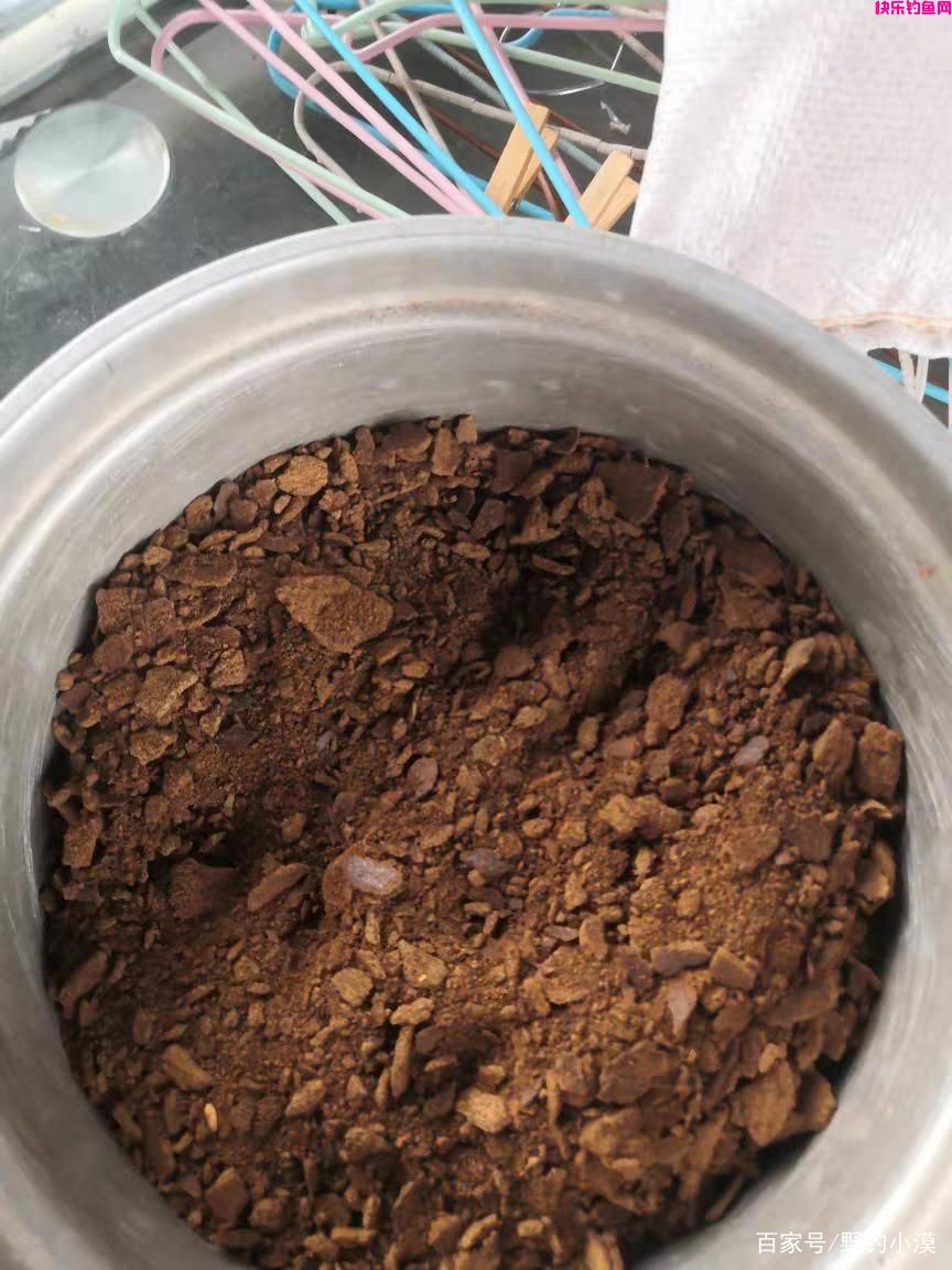 野钓鲤鱼的天然饵料，效果好价格低，你值得