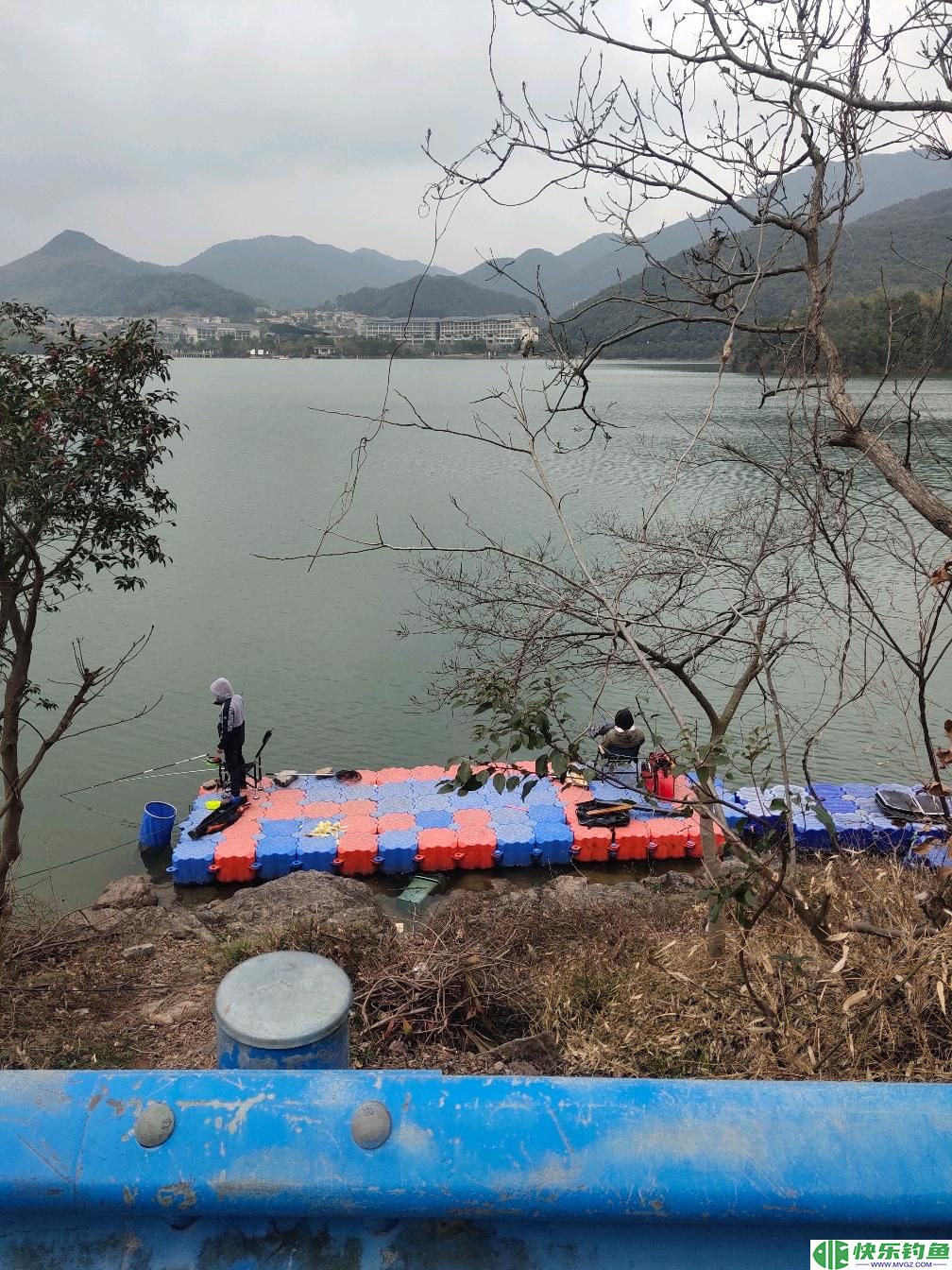 曝光老钓鱼人冬季水库钓大鱼的重点攻略。注