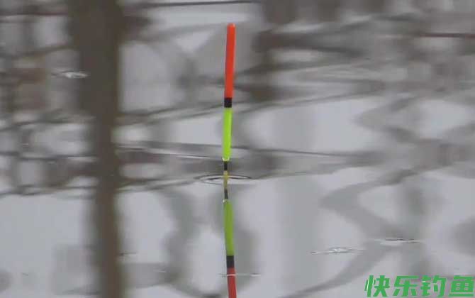 水库钓鱼