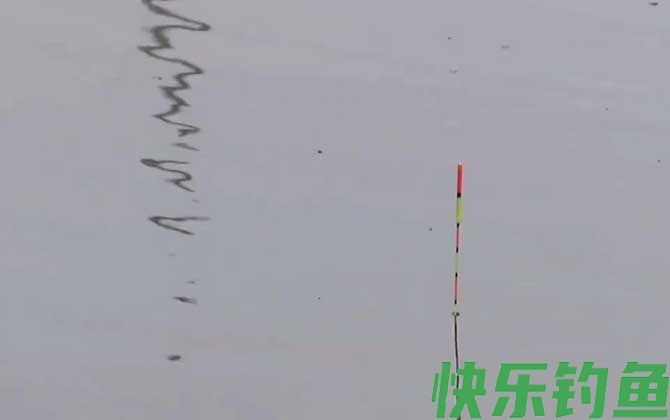 初夏钓鱼钓多深合适?