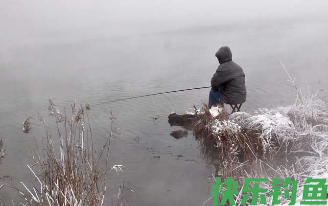 冬季钓鱼